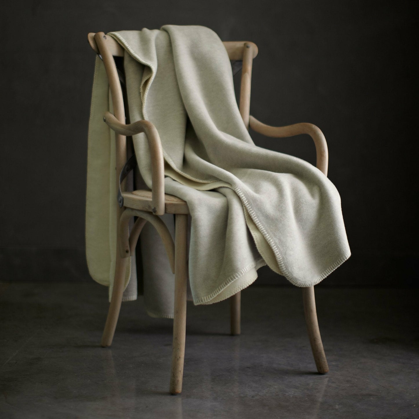 Peacock Alley Alta Blankets - Gray