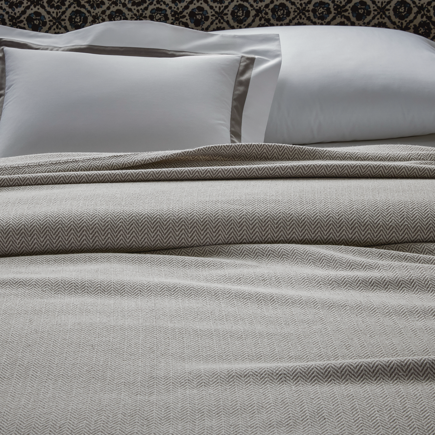 Matouk Avalon Blanket - Champagne
