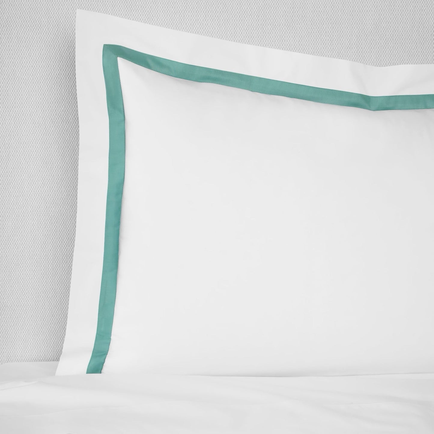 Sferra Estate Bedding - White/Aqua