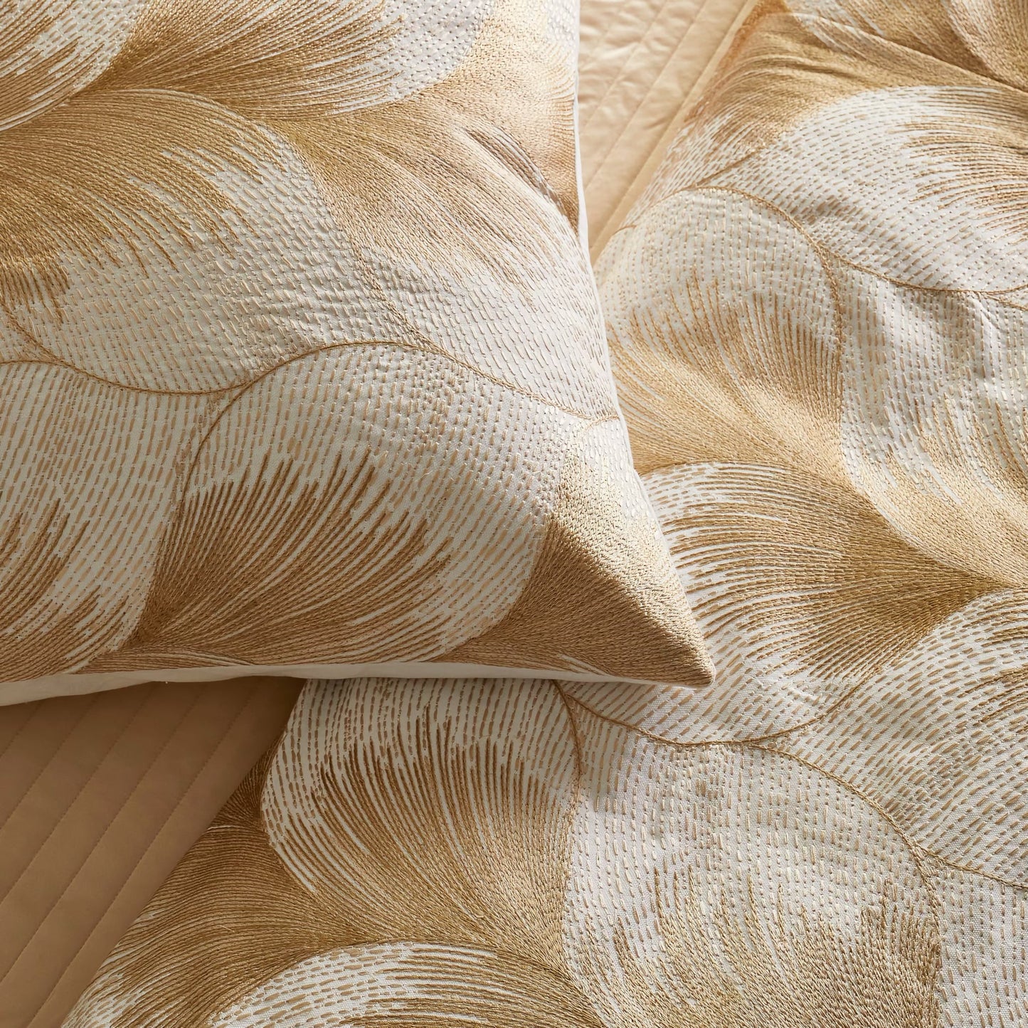 The Met x Ann Gish Fan Duvet Cover and Decorative Pillow - White/Gold
