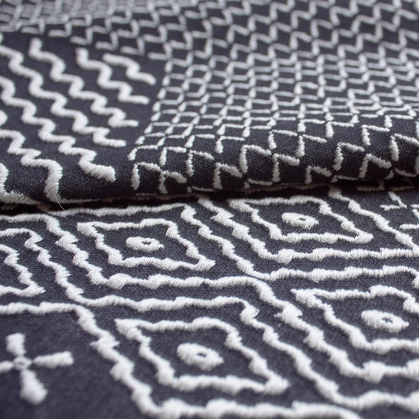 The Met x Ann Gish Sashiko Hishi-Moyo Duvet Cover and Decorative Pillow - Charcoal