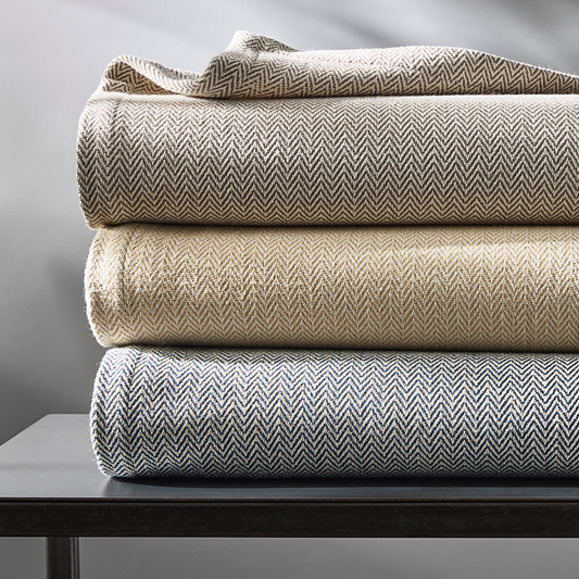 Matouk Avalon Blanket - Platinum